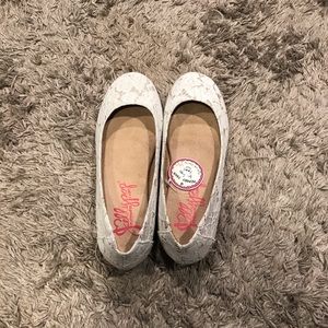 White lace flats